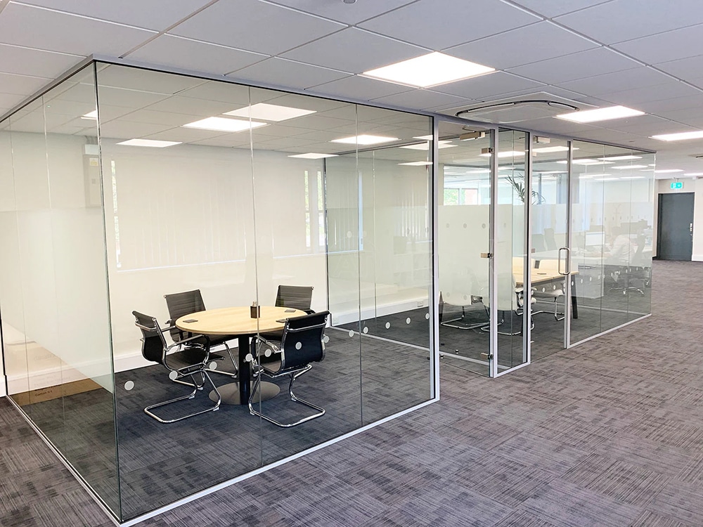 پارتیشن شیشه ای فریم لس