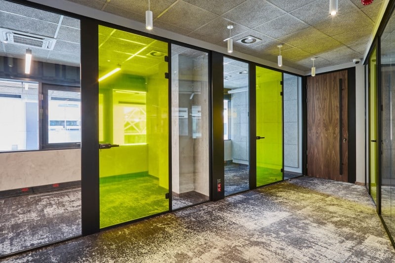 درب شیشه ای رنگی