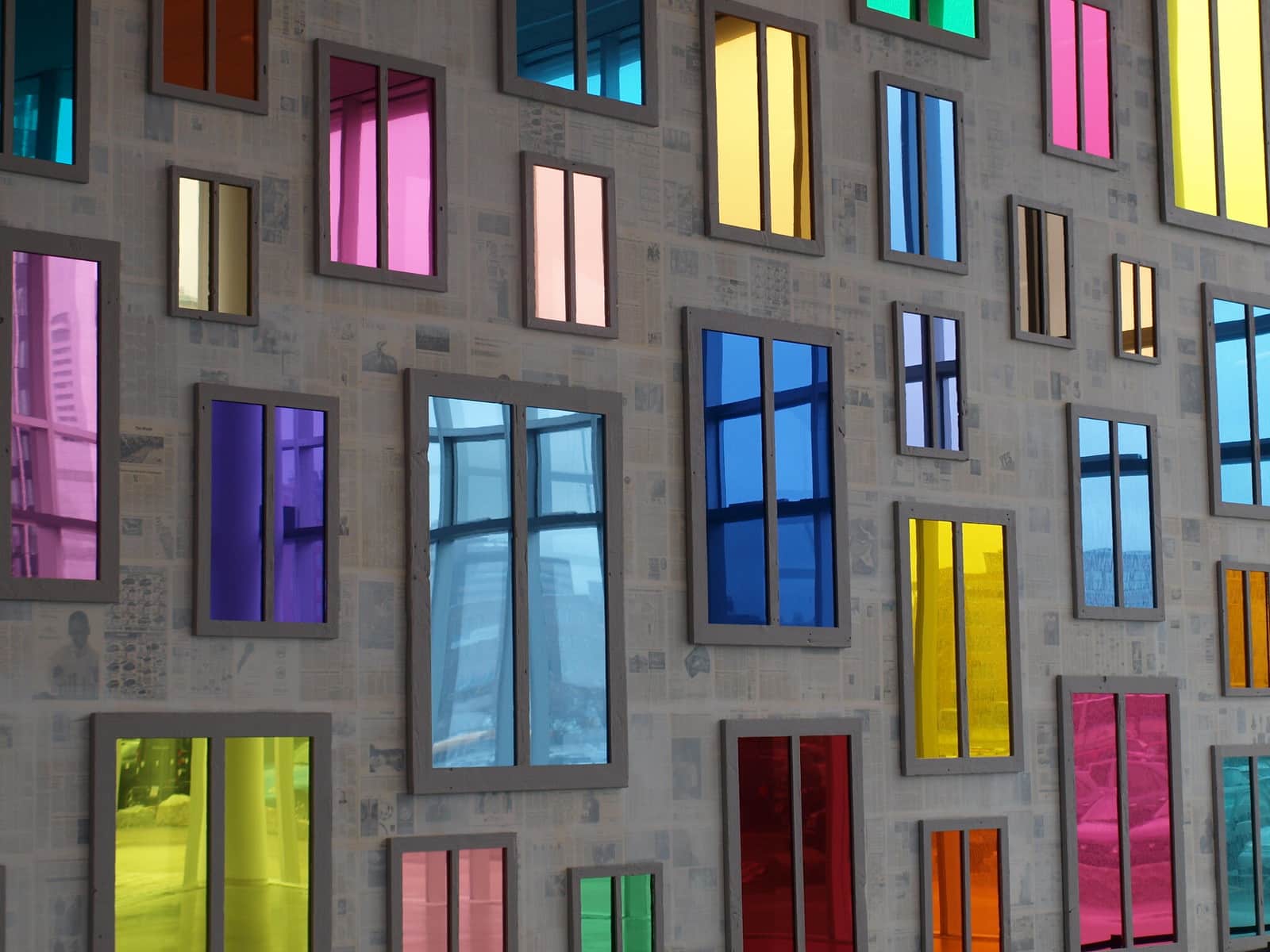 شیشه رنگی پنجره