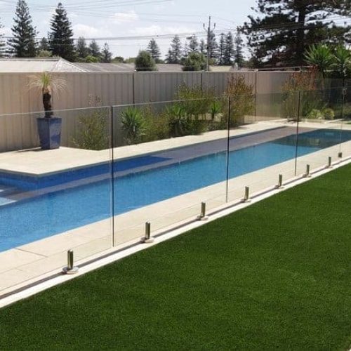 نرده های شیشه ای برای جداسازی استخر