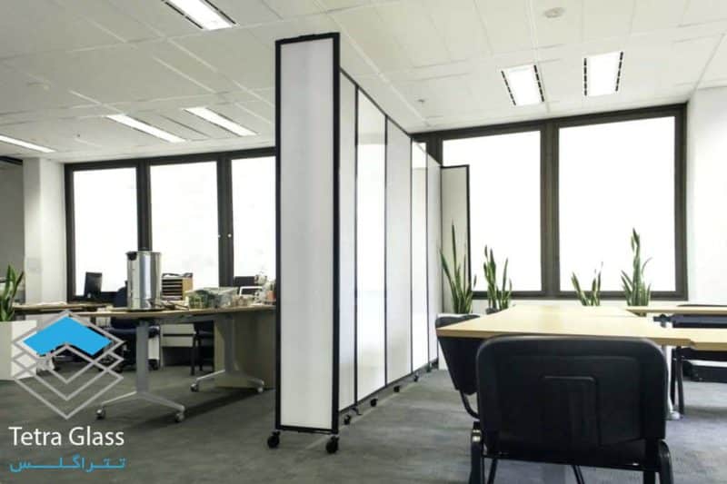 تصویری از پارتیشن اداری با شیشه مات