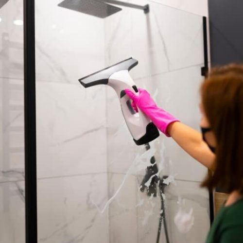تمیز کردن کابین دوش