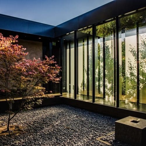 glass-room-in-garden-img1
