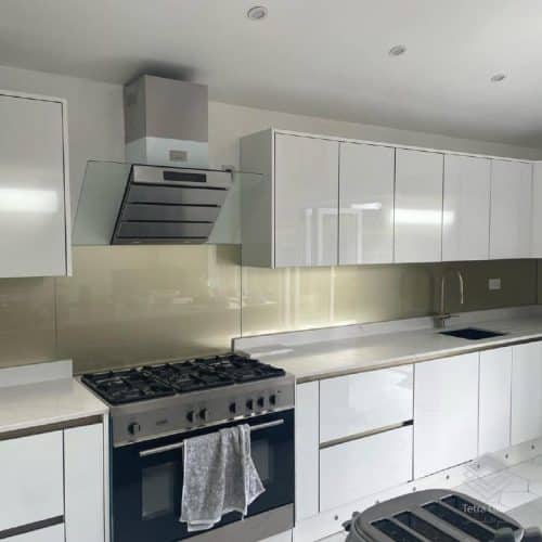 پروژه شیشه رنگی لاکوبل طلایی بین کابینت واقع در لواسان