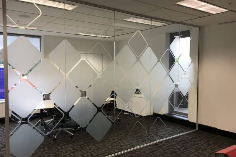 پارتیشن شیشه ای طرح دار