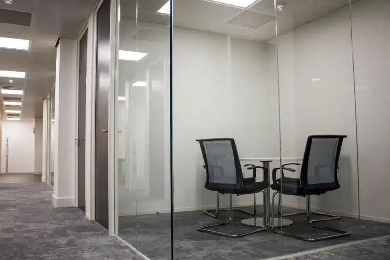 پارتیشن شیشه ای در محیط های کوچک اداری
