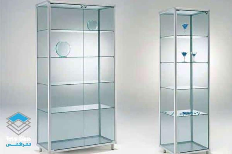 ویترین شیشه ای